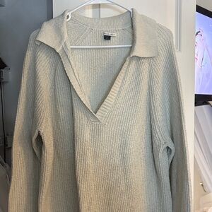 American Eagle Outfitters V-Neck Cream Sweater